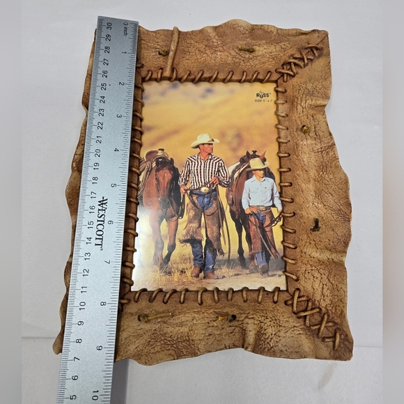 Russ Photo Frames Set Of 2 Faux Leather Look With Stitching Made Of Poly Resin - Picture 8 of 15